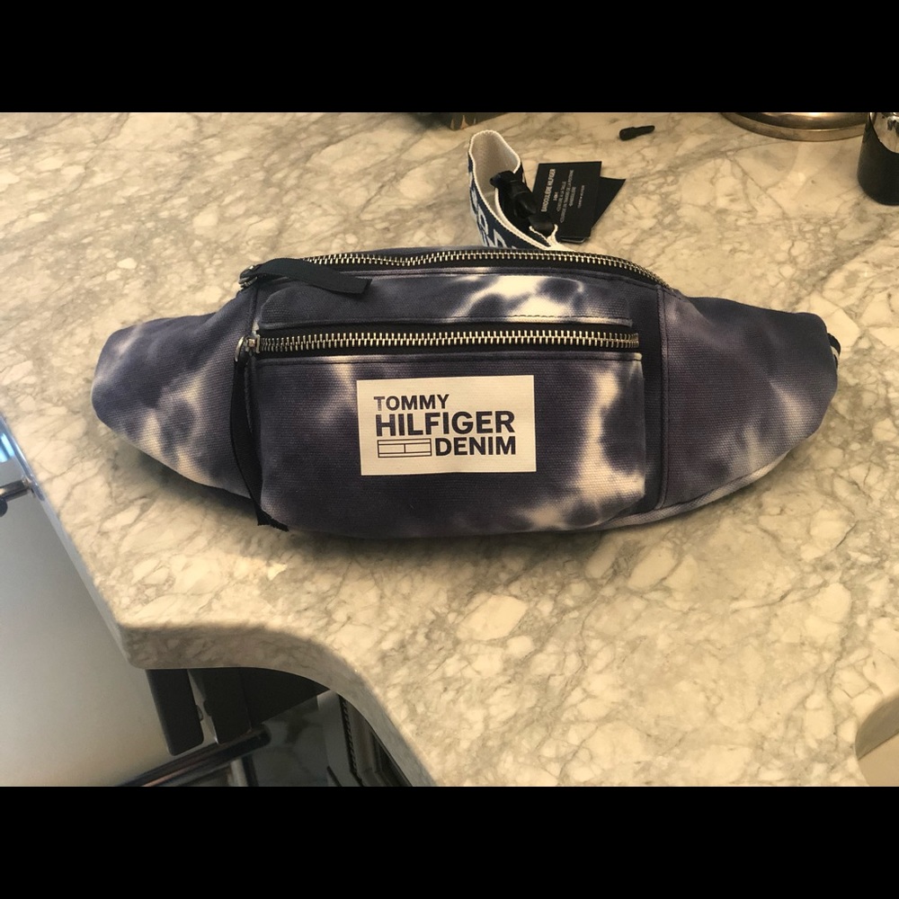 Tommy Hilfiger Tie Dye fanny pack